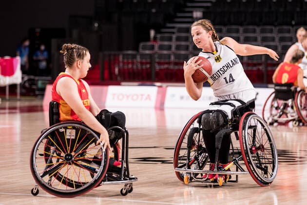 Tokyo 2020 Paralympic Games Wheelchair Basketball , 31 08 2021 TOKYO, JAPAN 31 August Wheelchair Basketball, Quarterfinal Germany vs Spain Women, on Day 7 of the Tokyo 2020 Paralympic Games at Ariake Arena on 31 08 2021 in Tokyo Japan Sara Revuelta 9, Spain , Lena Knippelmeyer 14, Germany Copyright: xBEAUTIFULxSPORTS Wunderlx