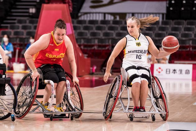 Tokyo 2020 Paralympic Games Wheelchair Basketball , 31 08 2021 TOKYO, JAPAN 31 August Wheelchair Basketball, Quarterfinal Germany vs Spain Women, on Day 7 of the Tokyo 2020 Paralympic Games at Ariake Arena on 31 08 2021 in Tokyo Japan Virginia Pérez 11, Spain , Lisa Bergenthal 10, Germany Copyright: xBEAUTIFULxSPORTS Wunderlx