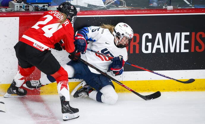 August 31, 2021, Calgary, ab, Canada: Canada s Natalie Spooner, left, checks Savannah Harmon, of the United States, during second period gold medal final IIHF Women s World Championship, WM, Weltmeisterschaft hockey action in Calgary, Tuesday, Aug. 31, 2021. Natalie Spooner, Savannah Harmon - ZUMAc35_ 20210831_zaf_c35_075 Copyright: xJeffxMcintoshx