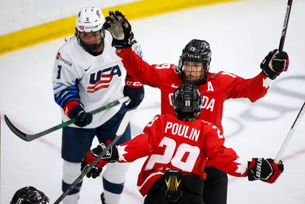 August 31, 2021, Calgary, ab, Canada: Canada s Brianne Jenner, right, celebrates her goal with teammate Marie-Philip Poulin, centre, as Megan Bozek, of the United States, skates away during second period gold medal final IIHF Women s World Championship, WM, Weltmeisterschaft hockey action in Calgary, Tuesday, Aug. 31, 2021. Brianne Jenner, Marie-Philip Poulin, Megan Bozek - ZUMAc35_ 20210831_zaf_c35_077 Copyright: xJeffxMcintoshx