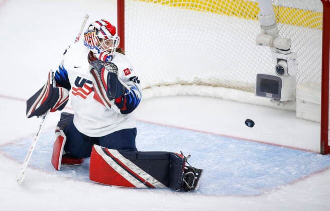 August 31, 2021, Calgary, ab, Canada: Nicole Hensley, of the United States, looks back as Canada scores the game-winning goal during overtime gold medal final IIHF Women s World Championship, WM, Weltmeisterschaft hockey action in Calgary, Tuesday, Aug. 31, 2021. Nicole Hensley, - ZUMAc35_ 20210831_zaf_c35_094 Copyright: xJeffxMcintoshx
