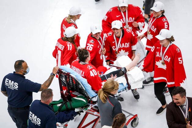 Sport Themen der Woche KW35 August 31, 2021, Calgary, ab, Canada: Team Canada s Blayre Turnbull (40) celebrates defeating the United States to win gold at the IIHF Women s World Championship, WM, Weltmeisterschaft hockey action in Calgary, Tuesday, Aug. 31, 2021. Blayre Turnbull  - ZUMAc35_ 20210831_zaf_c35_107 Copyright: xJeffxMcintoshx