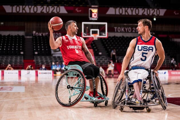 Tokyo 2020 Paralympic Games Wheelchair Basketball , 01 09 2021 TOKYO, JAPAN 01 September Wheelchair Basketball, USA vs Turkey Mens Quarterfinals, on Day 8 of the Tokyo 2020 Paralympic Games at Ariake Arena on 01 09 2021 in Tokyo Japan Oezguer Guerbulak 5, Turkey , Michael Paye 5, USA Copyright: xBEAUTIFULxSPORTS Wunderlx