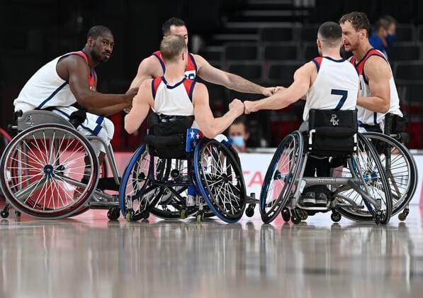 6639165 01.09.2021 Athletes of the United States gather during the men s wheelchair basketball quarterfinal match between Turkey and the United States at the Tokyo 2020 Paralympic Games at Ariake Arena in Tokyo, Japan. Pavel Bednyakov Sputnik Japan Paralympics 2020 Wheelchair Basketball Men Turkey - USA  9b6b7f440ce4a5be