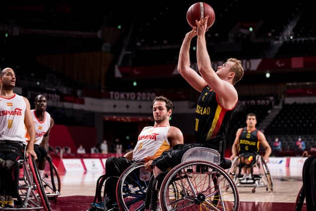 Tokyo 2020 Paralympic Games Wheelchair Basketball , 01 09 2021 TOKYO, JAPAN 01 September Wheelchair basketball, quarterfinal Spain vs Germany men, on day 8 of the Tokyo 2020 Paralympic Games at Ariake Arena on 01 09 2021 in Tokyo Japan Daniel Stix Soto 5, Spain , Jan Sadler 11, Germany Copyright: xBEAUTIFULxSPORTS Wunderlx