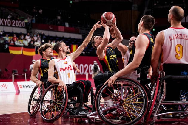 Tokyo 2020 Paralympic Games Wheelchair Basketball , 01 09 2021 TOKYO, JAPAN 01 September Wheelchair Basketball, Quarterfinal Spain vs Germany Men, on Day 8 of the Tokyo 2020 Paralympic Games at Ariake Arena on 01 09 2021 in Tokyo Japan Francisco Sanchez Lara 8, Spain , Jens Albrecht 12, Germany Copyright: xBEAUTIFULxSPORTS Wunderlx