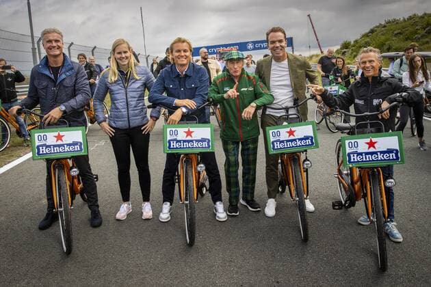 ZANDVOORT David Coulthard, Beitske Visser, Nico Rosberg, Sir Jackie Stewart, Robert Doornbos and Jan Lammers lr pose during a bike ride on the circuit For the first time in 36 years, the Formula 1 race Dutch Grand Prix Zandvoort will be held at Circuit Zandvoort ANP VINCENT JANNINK xVIxANPxSportx xxANPxIVx 436625581