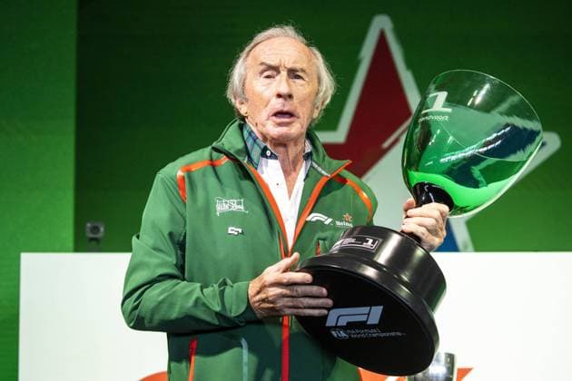 ZANDVOORT Sir Jackie Stewart presents the trophy for the winner of the F1 GP Zandvoort during the press conference For the first time in 36 years, the Formula 1 race Dutch Grand Prix Zandvoort will be held at Circuit Zandvoort ANP VINCENT JANNINK xVIxANPxSportx xxANPxIVx 436626524