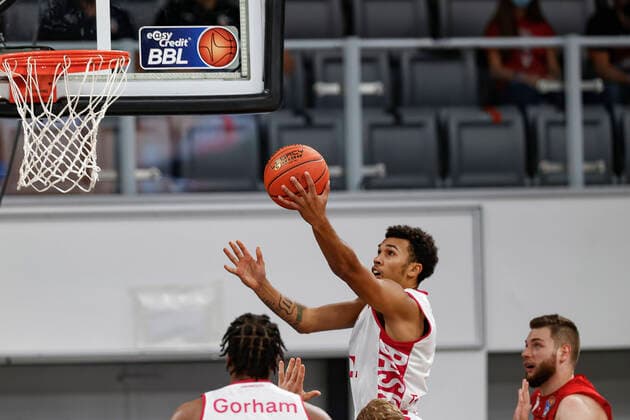 left 03 Tyson Ward Telekom Baskets Bonn right Martinas Geben Brose Bamberg, 22 Brose Bamberg Telekom Baskets Bonn easyCredit BBL Basketball Bundesliga Basketball Saison 2021 22 Testspiel Vorbereitungsspiel, 01 09 2021 Bamberg, Brose Arena Copyright: DanielxLöb