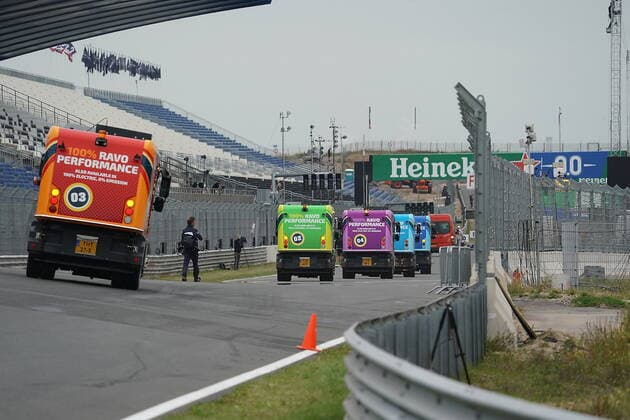 FORMULA 1 HEINEKEN DUTCH GRAND PRIX 2021 02 09 2021, Circuit Park Zandvoort, Zandvoort, FORMULA 1 HEINEKEN DUTCH GRAND PRIX 2021 , in picture The sweepers are still removing the last sand from the track nordphotoxGmbHx xBratic nph00250