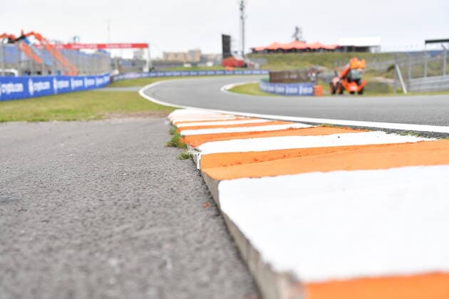 FORMULA 1 HEINEKEN DUTCH GRAND PRIX 2021 02 09 2021, Circuit Park Zandvoort, Zandvoort, FORMULA 1 HEINEKEN DUTCH GRAND PRIX 2021 , in the picture race director Michael Masi goes with his staff over the track and has his complaints removed nordphotoxGmbHx xBratic nph00250