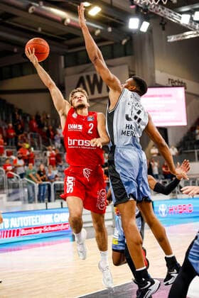 left Elias Baggette Brose Bamberg, 02 right 34 Richmond Aririguzoh HAKRO Merlins Crailsheim Brose Bamberg HAKRO Merlins Crailsheim easyCredit BBL Basketball Bundesliga Basketball season 2021 22 test match preparation match, 02 09 2021 Bamberg, Brose Arena Copyright: DanielxLöb