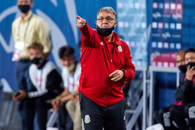 DENVER, CO - JUNE 06: Mexico head coach Gerardo Martino points down field in action during the CONCACAF Nations League finals between Mexico and the United States on June 06, 2021, at Empower Field at Mile High in Denver, CO. (Photo by Robin Alam Icon Sportswire) SOCCER: JUN 06 Concacaf Nations League Final - Mexico v United States Icon1642106060365