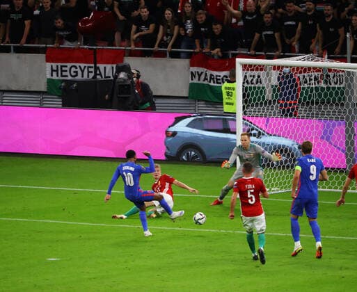 Fußball, WM Quali, Ungarn - England Hungary v England 2022 FIFA World Cup, WM, Weltmeisterschaft, Fussball Qualifiers Raheem Sterling opens the scoring for England during the 2022 FIFA World Cup Qualifiers match at the Ferenc Puskas Stadium, Budapest Content Not Available For UK Newspapers Copyright: xFocusxImagesx FIL-15839-0022