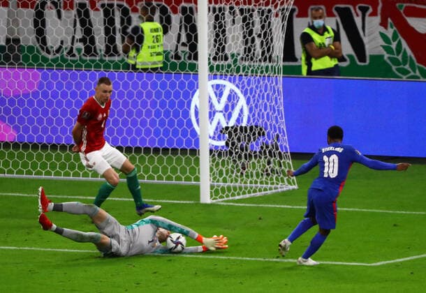 Hungary v England 2022 FIFA World Cup, WM, Weltmeisterschaft, Fussball Qualifiers PÃ ter Gulacsi of Hungary saves Raheem Sterlings shot at goal for England during the 2022 FIFA World Cup Qualifiers match at the Ferenc Puskas Stadium, Budapest Content Not Available For UK Newspapers Copyright: xFocusxImagesx FIL-15839-0049