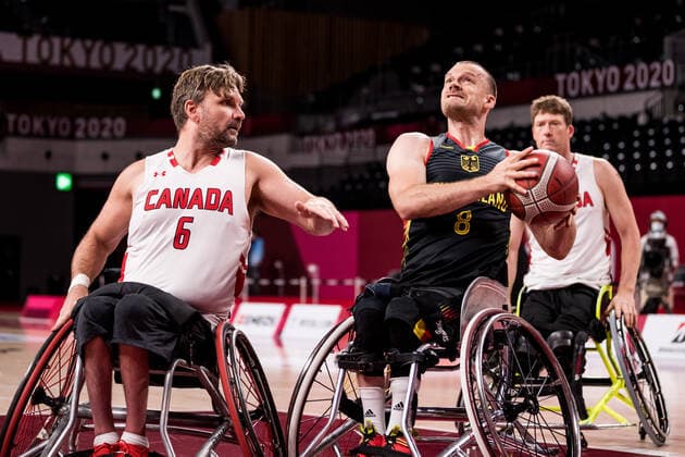 Tokyo 2020 Paralympic Games Wheelchair Basketball , 03 09 2021 TOKYO, JAPAN 03 September Wheelchair Basketball, Placing Game 7 8 Canada Germany Men, on Day 10 of the Tokyo 2020 Paralympic Games at Ariake Arena on 03 09 2021 in Tokyo Japan Robert Hedges 6, Canada , Andre Bienek 8, Germany Copyright: xBEAUTIFULxSPORTS Wunderlx