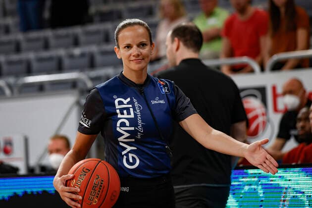 Referee Anne Panther Brose Bamberg HAKRO Merlins Crailsheim easyCredit BBL Basketball Bundesliga Basketball Season 2021 22 Test match Preparatory match, 02 09 2021 Bamberg, Brose Arena Copyright: DanielxLöb