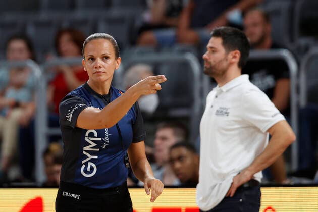 Referee Anne Panther left Brose Bamberg HAKRO Merlins Crailsheim easyCredit BBL Basketball Bundesliga Basketball season 2021 22 test match preparation game, 02 09 2021 Bamberg, Brose Arena Copyright: DanielxLöb