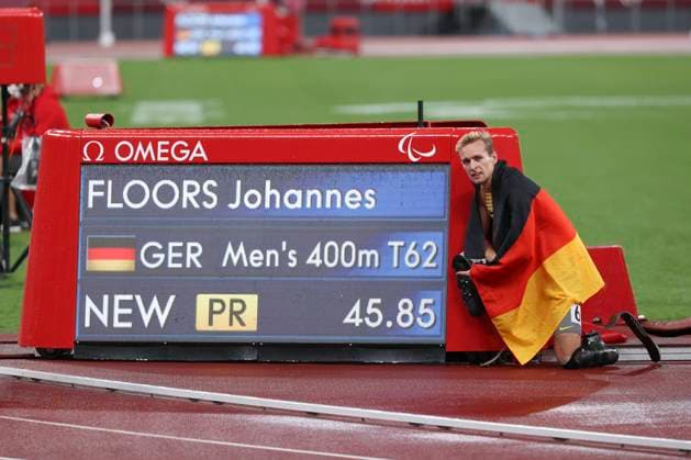 Tokyo 2020 Paralympic Games Athletics , 03 09 21 TOKYO, JAPAN 03 September GOLD with new Paralympic record Johannes Floors GER TSV Bayer 04 Leverkusen wins the 400m T62 on Day 10 of the Tokyo 2020 Paralympic Games Athletics at Olympic Stadium on 03 09 2021 in Tokyo Japan Copyright: xBEAUTIFULxSPORTS AxelxKohringx