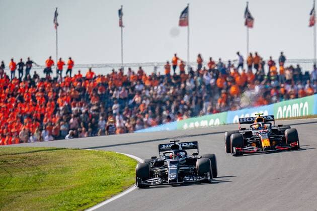 Zandvoort - 03-09-2021, CM.com Circuit Zandvoort, Formula 1 Dutch Grand Prix at the CM.com Circuit Zandvoort , Friday , Red Bull driver Sergio Perez (r) with Lance Stroll of Aston Martin Formula 1 Dutch Grand Prix - Friday  x13272352x Copyright: