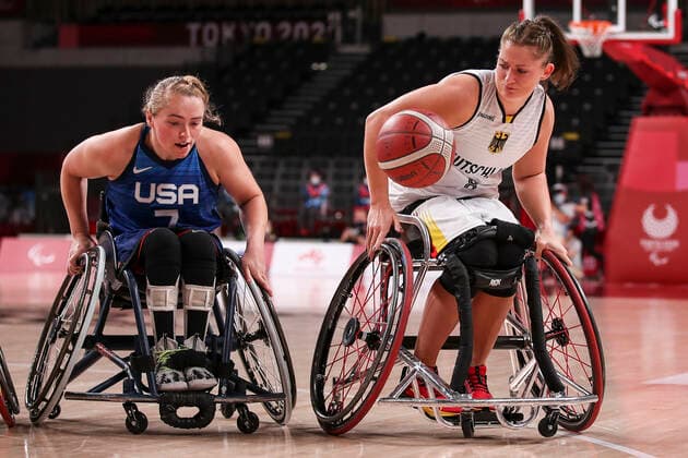 PARALYMPICS - Paralympic Summer Games Tokyo 2020 TOKYO,JAPAN,04.SEP.21 - PARALYMPICS, BASKETBALL - Paralympic Summer Games Tokyo 2020. Image shows Josie Aslakson (USA) and Katharina Lang (GER).  GEPAxpictures xPatrickxSteiner