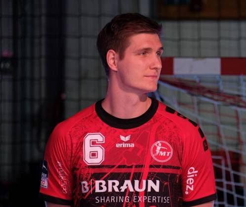 03 09 2021 xkhx Kassel, Rothenbach Halle Handball Bundesliga Season 2021 2022 Test match MT Melsungen vs GWD Minden Team introduction before the match Finn Lemke 6, MT Melsungen