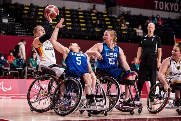 Tokyo 2020 Paralympic Games Wheelchair Basketball , 04 09 2021 TOKYO, JAPAN 04 September Wheelchair basketball, Germany vs USA womens bronze medal game, on day 11 of the Tokyo 2020 Paralympic Games at Ariake Arena on 04 09 2021 in Tokyo Japan Mareike Miller 4, Germany , Darlene Hunter 5, USA , Rose Hollermann 15, USA Copyright: xBEAUTIFULxSPORTS Wunderlx