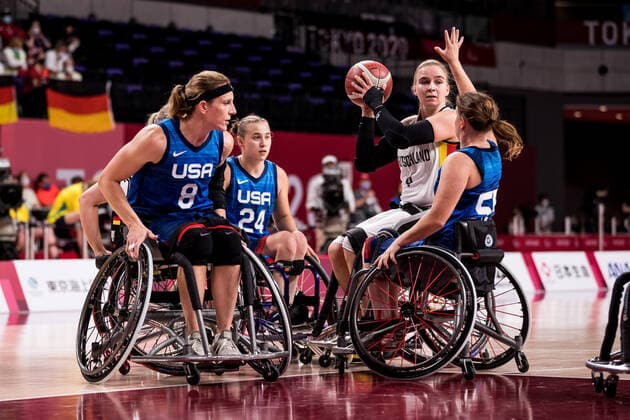 Tokyo 2020 Paralympic Games Wheelchair Basketball , 04 09 2021 TOKYO, JAPAN 04 September Wheelchair basketball, Germany vs USA womens bronze medal game, on day 11 of the Tokyo 2020 Paralympic Games at Ariake Arena on 04 09 2021 in Tokyo Japan Natalie Schneider 8, USA , Lindsey Zurbrugg 24, USA , Mareike Miller 4, Germany , Courtney Ryan 55, USA Copyright: xBEAUTIFULxSPORTS Wunderlx