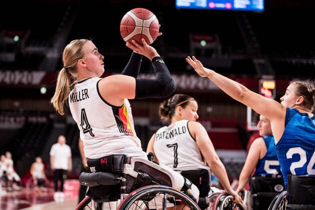 Tokyo 2020 Paralympic Games Wheelchair Basketball , 04 09 2021 TOKYO, JAPAN 04 September Wheelchair basketball, Germany vs USA womens bronze medal game, on day 11 of the Tokyo 2020 Paralympic Games at Ariake Arena on 04 09 2021 in Tokyo Japan Mareike Miller 4, Germany , Lindsey Zurbrugg 24, USA Copyright: xBEAUTIFULxSPORTS Wunderlx