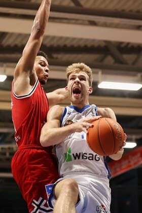 03 09 2021, Basketball, REWE Cup 2021, Preliminary Round, Fraport Skyliners JobStairs Giessen 46er, GER, Hagen, Krollmann Arena Picture from left Maximilian Maalik Begue Giessen 46ers and Felix Hecker Fraport Skyliners DFL REGULATIONS PROHIBIT ANY USE OF PHOTOGRAPHS AS IMAGE SEQUENCES AND OR QUASI VIDEO Copyright: HMBxMedia xHeikoxBecker
