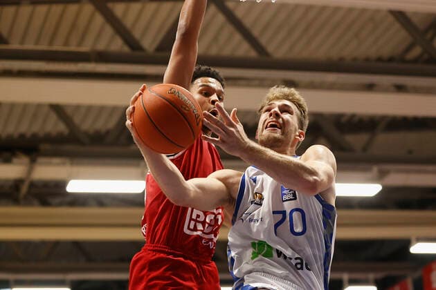 03 09 2021, Basketball, REWE Cup 2021, Preliminary Round, Fraport Skyliners JobStairs Giessen 46er, GER, Hagen, Krollmann Arena Picture from left Maximilian Maalik Begue Giessen 46ers and Felix Hecker Fraport Skyliners DFL REGULATIONS PROHIBIT ANY USE OF PHOTOGRAPHS AS IMAGE SEQUENCES AND OR QUASI VIDEO Copyright: HMBxMedia xHeikoxBecker