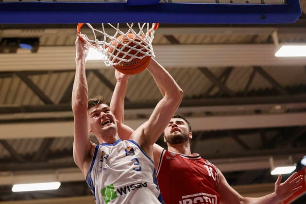03 09 2021, Basketball, REWE Cup 2021, Preliminary Round, Fraport Skyliners JobStairs Giessen 46er, GER, Hagen, Krollmann Arena Picture from left Matt Haarms Fraport Skyliners and Tim Uhlemann Giessen 46ers DFL REGULATIONS PROHIBIT ANY USE OF PHOTOGRAPHS AS IMAGE SEQUENCES AND OR QUASI VIDEO Copyright: HMBxMedia xHeikoxBecker