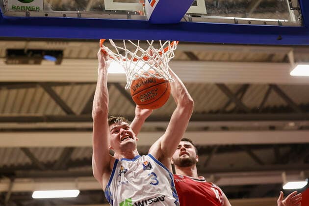03 09 2021, Basketball, REWE Cup 2021, Preliminary Round, Fraport Skyliners JobStairs Giessen 46er, GER, Hagen, Krollmann Arena Picture from left Matt Haarms Fraport Skyliners and Tim Uhlemann Giessen 46ers DFL REGULATIONS PROHIBIT ANY USE OF PHOTOGRAPHS AS IMAGE SEQUENCES AND OR QUASI VIDEO Copyright: HMBxMedia xHeikoxBecker