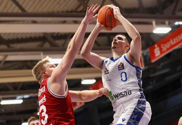 03 09 2021, Basketball, REWE Cup 2021, Preliminary Round, Fraport Skyliners JobStairs Giessen 46er, GER, Hagen, Krollmann Arena Picture from left Johannes Lischka Giessen 46ers and Lukas Wank Fraport Skyliners DFL REGULATIONS PROHIBIT ANY USE OF PHOTOGRAPHS AS IMAGE SEQUENCES AND OR QUASI VIDEO Copyright: HMBxMedia xHeikoxBecker