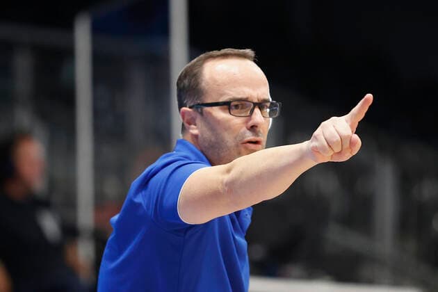 03 09 2021, Basketball, REWE Cup 2021, Preliminary Round, Fraport Skyliners JobStairs Giessen 46er, GER, Hagen, Krollmann Arena Picture f li Coach Diego Ocampo Fraport Skyliners DFL REGULATES PROHIBIT ANY USE OF PHOTOGRAPHS AS IMAGE SEQUENCES AND OR QUASI VIDEO Copyright: HMBxMedia xHeikoxBecker