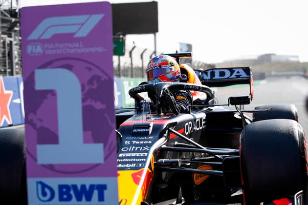 VERSTAPPEN Max (ned), Red Bull Racing Honda RB16B, celebrating his pole position during the Formula 1 Heineken Dutch Grand Prix 2021, 13th round of the 2021 FIA Formula One World Championship, WM, Weltmeisterschaft from September 3 to 5, 2021 on the Circuit Zandvoort, in Zandvoort, Netherlands FORMULE 1 : Grand Prix des Pays-Bas - 04 09 2021 DPPI PANORAMIC  _GDN8873