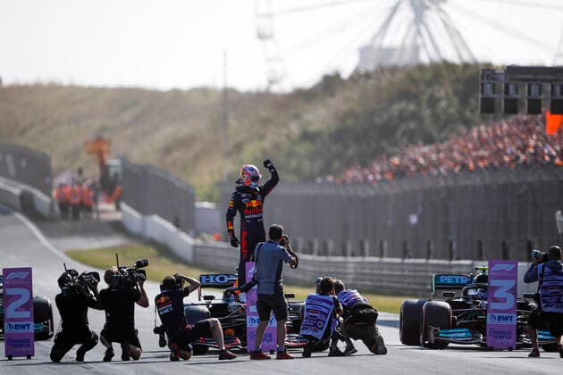 VERSTAPPEN Max (ned), Red Bull Racing Honda RB16B, celebrating his pole position during the Formula 1 Heineken Dutch Grand Prix 2021, 13th round of the 2021 FIA Formula One World Championship, WM, Weltmeisterschaft from September 3 to 5, 2021 on the Circuit Zandvoort, in Zandvoort, Netherlands FORMULE 1 : Grand Prix des Pays-Bas - 04 09 2021 DPPI PANORAMIC  _V2_0953