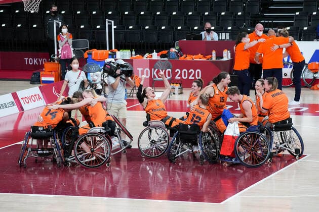 (210904) -- TOKYO, Sept. 4, 2021 -- Players of the Netherlands celebrate winning the wheelchair basketball women s final between China and the Netherlands at the Tokyo 2020 Paralympic Games in Tokyo, Japan, Sept. 4, 2021. ) (TOKYO2020)JAPAN-TOKYO-PARALYMPICS-WHEELCHAIR BASKETBALL-WOMEN-FINAL ZhuxWei 