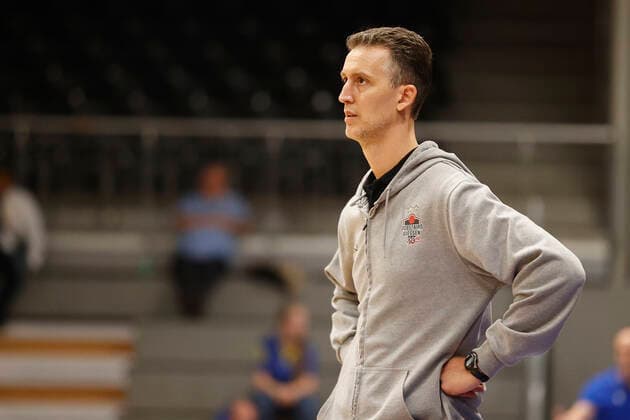 04 09 2021, Basketball, REWE Cup 2021, Preliminary Round, Fraport Skyliners JobStairs Giessen 46ers, GER, Hagen, Krollmann Arena Picture from left Coach Pete Strobl Giessen 46ers DFL REGULATES PROHIBIT ANY USE OF PHOTOGRAPHS AS IMAGE SEQUENCES AND OR QUASI VIDEO Copyright: HMBxMedia xHeikoxBecker