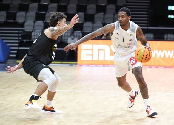 04 09 2021 Basketball Season 2021 2022 EMS Cup Preliminary Round Nürnberg Falcons Basketball Club NBC MHP RIESEN Ludwigsburg DaMa Jonah Radebaugh 12, MHP Riesen Ludwigsburg Dupree Mc Brayer 1, Nürnberg Falcons BC NBC