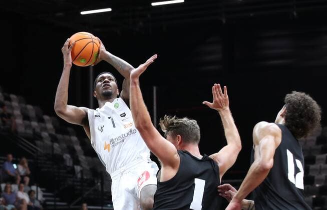 04 09 2021 Basketball Season 2021 2022 EMS Cup Preliminary Round Nürnberg Falcons Basketball Club NBC MHP RIESEN Ludwigsburg DaMa Dupree Mc Brayer 1, Nürnberg Falcons BC NBC Jordan Hulls 1, MHP Riesen Ludwigsburg Jonah Radebaugh 12, MHP Riesen Ludwigsburg