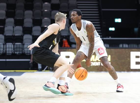 04 09 2021 Basketball Season 2021 2022 EMS Cup Preliminary Round Nürnberg Falcons Basketball Club NBC MHP RIESEN Ludwigsburg DaMa Johannes Patrick 6, MHP Riesen Ludwigsburg Dupree Mc Brayer 1, Nürnberg Falcons BC NBC