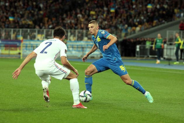 KYIV, UKRAINE - SEPTEMBER 4, 2021 - Defender Leo Dubois (L) of France is seen in action with defender Vitaliy Mykolenko of Ukraine during the FIFA World Cup, WM, Weltmeisterschaft, Fussball Qatar 2022 Qualification Round UEFA Group D match at the NSC Olimpiyskiy, Kyiv, capital of Ukraine. Ukraine vs France in European Qualifiers match in Kyiv  Copyright: xHennadiixMinchenkox