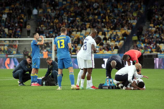 KYIV, UKRAINE - SEPTEMBER 4, 2021 - Medics work on the pitch during the FIFA World Cup, WM, Weltmeisterschaft, Fussball Qatar 2022 Qualification Round UEFA Group D match between Ukraine and France at the NSC Olimpiyskiy, Kyiv, capital of Ukraine. Ukraine vs France in European Qualifiers match in Kyiv  Copyright: xHennadiixMinchenkox
