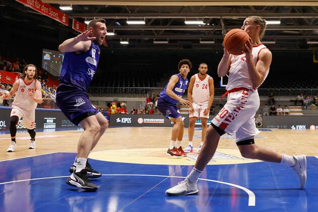 04 09 2021, Basketball, REWE Cup 2021, Preliminary Round, Phoenix Hagen s Oliver Wuerzburg, GER, Hagen, Krollmann Arena Picture f li Dominik Spohr Phoenix Hagen and Julian Albus s Oliver Wuerzburg DFL REGULATES PROHIBIT ANY USE OF PHOTOGRAPHS AS IMAGE SEQUENCES AND OR QUASI VIDEO Copyright: HMBxMedia xHeikoxBecker