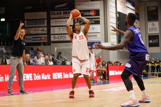 04 09 2021, Basketball, REWE Cup 2021, Preliminary Round, Phoenix Hagen s Oliver Wuerzburg, GER, Hagen, Krollmann Arena Picture from left Coach Chris Harris Phoenix Hagen , Desi Rodriguez s Oliver Wuerzburg and Obie Trotter Phoenix Hagen DFL REGULATIONS PROHIBIT ANY USE OF PHOTOGRAPHS AS IMAGE SEQUENCES AND OR QUASI VIDEO Copyright: HMBxMedia xHeikoxBecker
