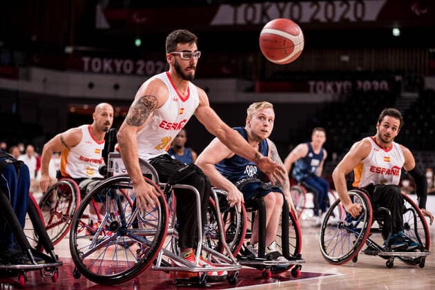 Tokyo 2020 Paralympic Games Wheelchair Basketball , 05 09 2021 TOKYO, JAPAN 05 September Wheelchair basketball, Spain v Great Britain Mens Bronze medal match, on day 12 of the Tokyo 2020 Paralympic Games at Ariake Arena on 05 09 2021 in Tokyo Japan Manual Enrique Lorenzo Diaz 28, Spain , Jim Palmer 16, Great Britain Copyright: xBEAUTIFULxSPORTS Wunderlx