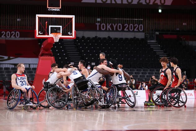 (L-R) United States team group, Mannschaftsbild, Totale (USA), Japan team group (JPN), SEPTEMBER 5, 2021 - Wheelchair Basketball : Men s Final match between between United States - Japan during the Tokyo 2020 Paralympic Games at the Ariake Arena in Tokyo, Japan. Noxthirdxpartyxsales  (168637817)