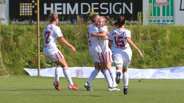 f li Players of 1 FC Nuremberg with goal celebration, jubilation, optimistic, game scene, highlight, joy about the goal to 1 1, THE DFB DIRECTIVES PROHIBIT ANY USE OF PHOTOGRAPHS AS IMAGE SEQUENCES AND OR QUASI VIDEO , 05 09 2021, Meppen Germany , Football, 2 Women Bundesliga, SV Meppen 1 FC Nürnberg xobx