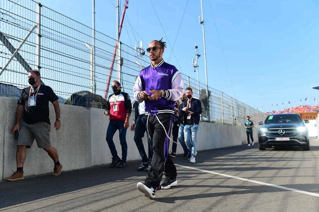 Formula 1 - Dutch Grand Prix - Driver Arrival Lewis Hamilton of Mercedes-AMG Petronas F1 Team arrive into the paddock before race of Dutch Grand Prix, 13th round of Formula 1 World Championship, WM, Weltmeisterschaft in CM.com Circuit Zandvoort, North Holland, Netherlands, 5 September 2021 Zandvoort North Hollan Netherlands diodato-notitle210905_npI79  Copyright: xAndreaxDiodatox